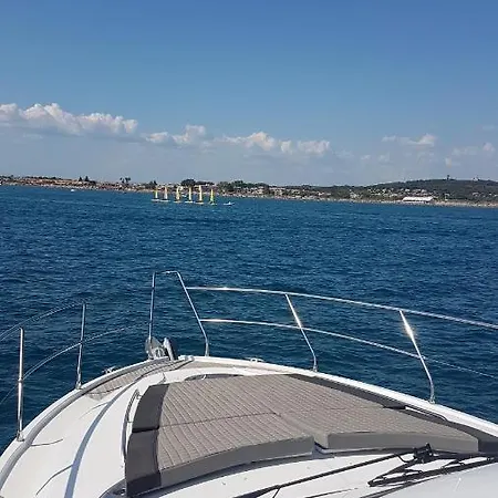 Botel R'paradise *