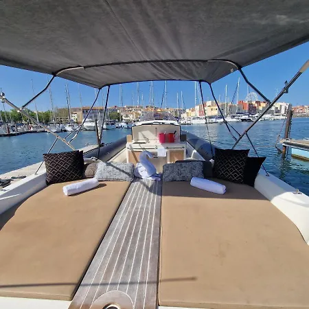 R'paradise Botel *