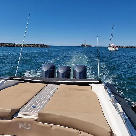 Botel R'paradise