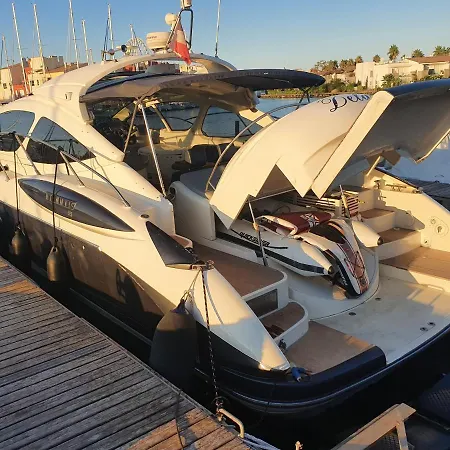 R'paradise Botel